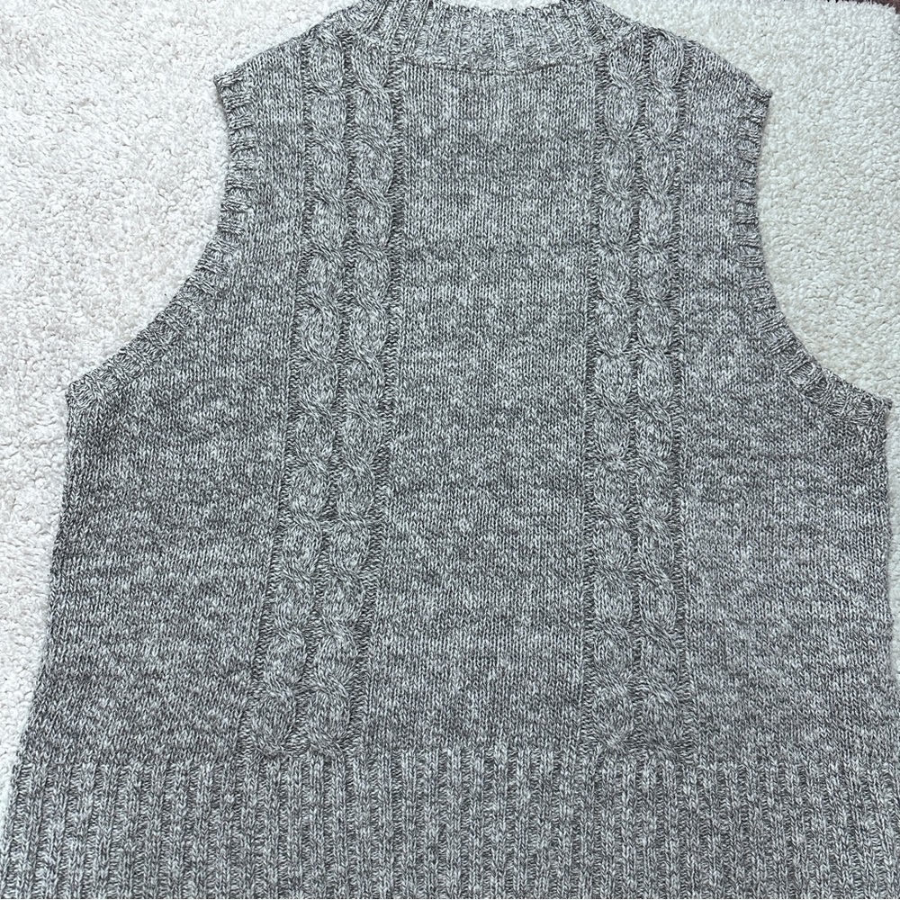 St. John's Bay Gray Cotton Blend Cable Knit Sleeveless Sweater Vest XL. EUC! - Picture 3 of 7